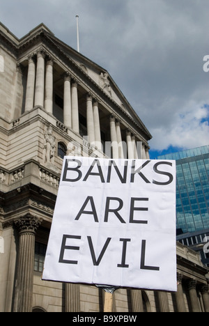 Arrêt de la manifestation de la ville, 2009 protestation à l'extérieur de la Banque d'Angleterre en raison de la récession et de la crise du crédit. 2000 ANS ROYAUME-UNI HOMER SYKES Banque D'Images