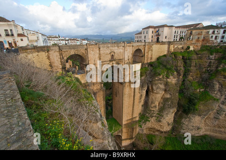 Puente Nuevo ou nouveau pont enjambant la Gorge El Tajo de Ronda Andalousie Espagne Banque D'Images