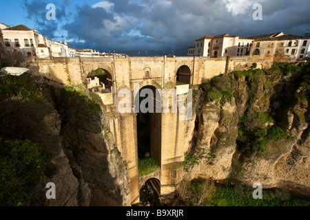 Puente Nuevo ou nouveau pont enjambant la Gorge El Tajo de Ronda Andalousie Espagne Banque D'Images