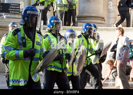 La police anti-émeute lors de manifestations au sommet du G20 - Cornhill Street - City of London Banque D'Images