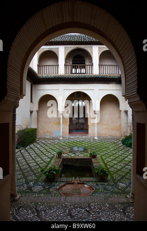 Cour intérieure dans le Dar al Horra Palace à Grenade Espagne Banque D'Images