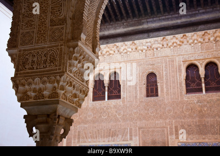 Dans la façade de Comares Palais Nasrides de l'Alhambra à Grenade Espagne Banque D'Images