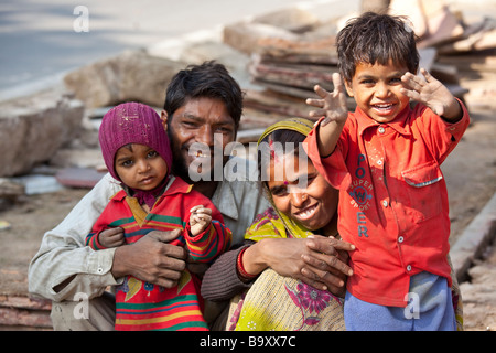 La Famille indienne dans les rues de Delhi Inde Banque D'Images