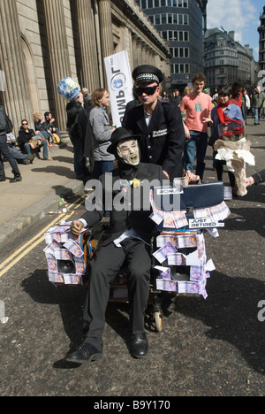 Credit Crunch G20 G 20 manifestation devant la rue Threadneedle de la Banque d'Angleterre. Protestation contre les banquiers cupides 2008 2009 UK 2000s HOMER SYKES Banque D'Images