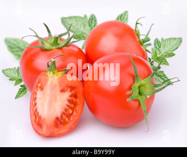 Les tomates objet sur un fond blanc Banque D'Images