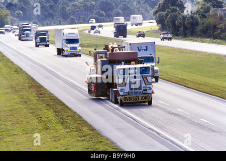 Type de chariot semi vechiles, sur route en mouvement Banque D'Images