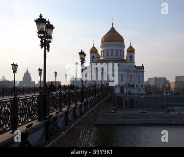 Cathédrale de Christ le Sauveur et le pont Patriarshy, Moscou, Russie Banque D'Images