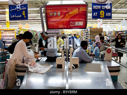 Caisse, supermarché Carrefour, Ciy Center Mall, Le Caire, Egypte Banque D'Images