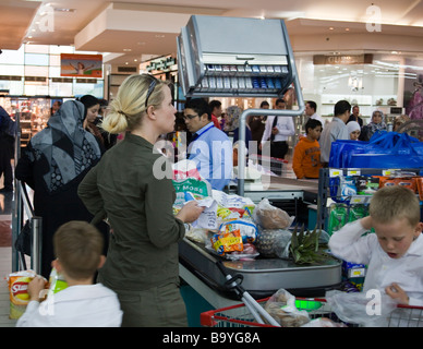 Caisse, supermarché Carrefour, Ciy Center Mall, Le Caire, Egypte Banque D'Images