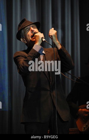 Leonard Cohen en prestation au Big Chill Festival de Musique Banque D'Images