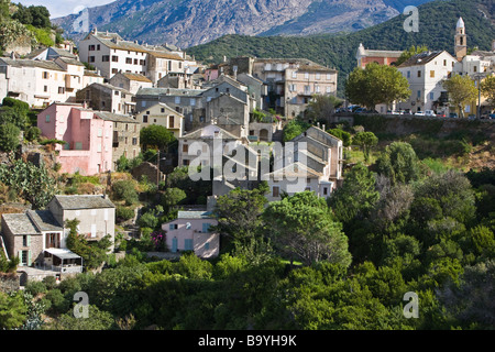 Vue sur le village de Nonza Cap Corse Corse France Banque D'Images