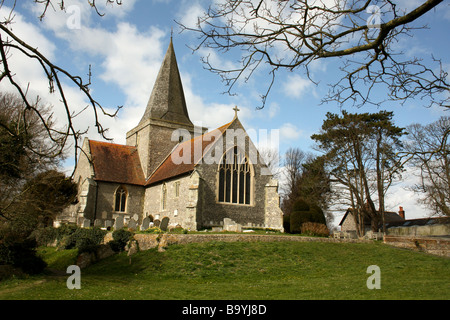 14e siècle l'église du village, 1 156 km, Sussex, Angleterre, connu comme la Cathédrale du Downs Banque D'Images