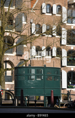 L'urinoir pour hommes traditionnelle d'Amsterdam sur le Canal Brouwersgracht Banque D'Images