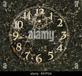 Une horloge ancienne face. Banque D'Images