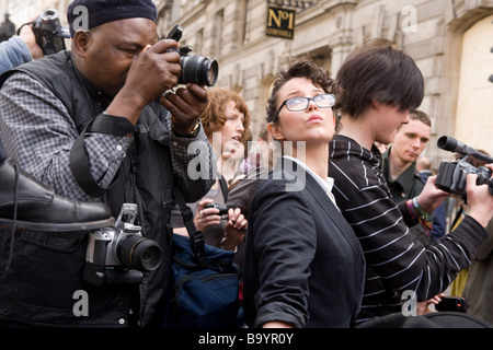 Photographie photographes protestataires à la démonstration d'imbéciles financier dans la ville de Londres pour coïncider avec le sommet du G20 Banque D'Images