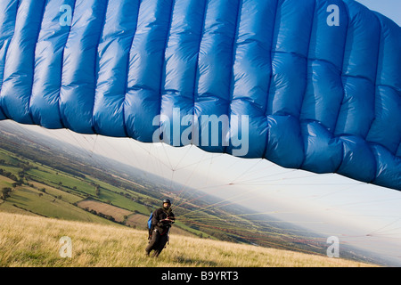 La préparation pour le vol en parapente à digue Devils Banque D'Images