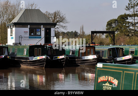 Anglo Welsh narrowboats à Wootton Wawen, Warwickshire, England, UK Banque D'Images