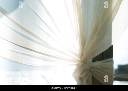 La lumière du soleil qui brillait à travers le tissu translucide Banque D'Images