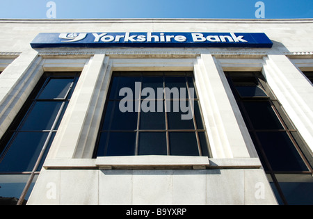 Yorkshire Bank à la recherche jusqu'à l'inscription Banque D'Images