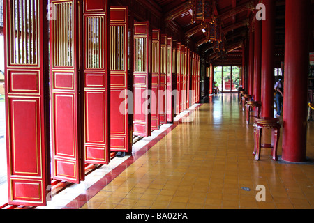 Le lobby de l'intérieur du temple MIEU LA CITADELLE IMPÉRIALE HUE VIETNAM Banque D'Images