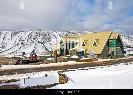 Bâtiment principal du Lecht Ski Centre au sommet d'un939 dans la montagnes Grampian Ecosse Banque D'Images