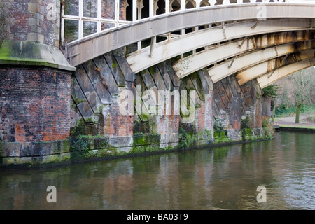 William Baker Côte Fonte Arch Bridge, B-5520, le Castlefield, Manchester, Angleterre, Hiver 2009 Banque D'Images