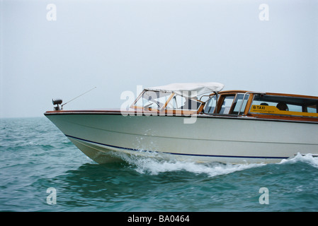 Bateau-taxi Banque D'Images