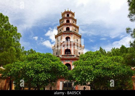 Monument de l'Asie. La pagode de Thien Mu. Vietnam Hue Banque D'Images