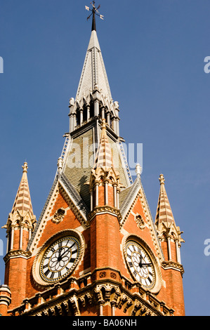 Saint Pancras Clock Tower, la gare Eurostar Londres, Londres, Angleterre. Banque D'Images