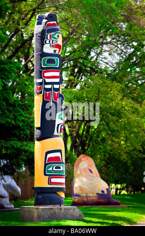 Totem Kwakiutl sur l'Édifice de l'Assemblée législative dans la ville de Winnipeg Manitoba Canada Banque D'Images