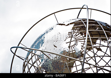 Globe sculpture à l'hôtel Trump International, situé sur la 59th St et Columbus Circle à NEW YORK (pour un usage éditorial uniquement) Banque D'Images