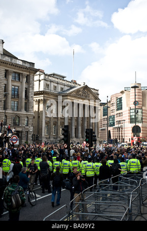 Les protestataires à une démonstration du G20 dans la ville de Londres. Banque D'Images