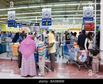 Caisse, supermarché Carrefour, Ciy Center Mall, Le Caire, Egypte Banque D'Images