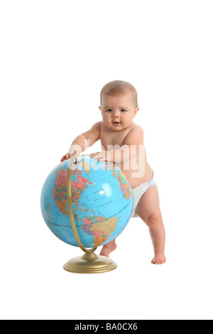 Bébé et globe on white background Banque D'Images