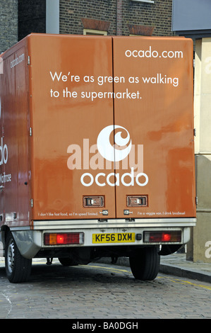 Ocado van dit - nous sommes aussi verte que la marche à pied au supermarché - Hampstead London England UK Banque D'Images