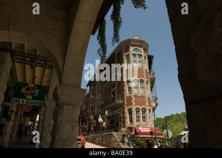 L'historique de l'architecture en brique et pierre de Eureka Springs, Arkansas, en fait une destination touristique unique. Banque D'Images