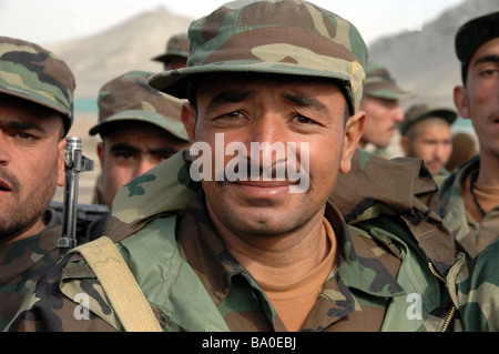Les recrues de l'Armée nationale afghane participant à la formation de base au centre de formation militaire de Kaboul, Afghanistan. Banque D'Images