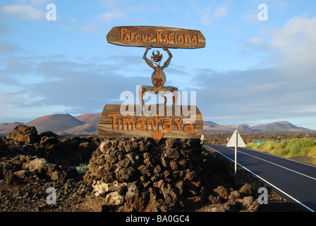 Panneau d'entrée, le Parc National de Timanfaya, Lanzarote, îles Canaries, Espagne Banque D'Images