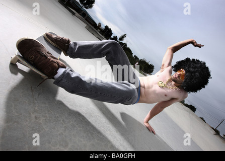 Skateboarder Afro Banque D'Images