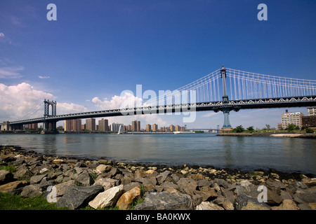 Le Pont de Manhattan s'étend à travers l'East River à partir de Brooklyn à Manhattan Banque D'Images