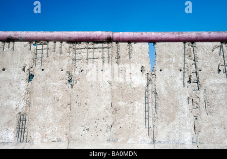 L'un des rares autres sections du Mur de Berlin à l'East Side Gallery à Berlin Banque D'Images