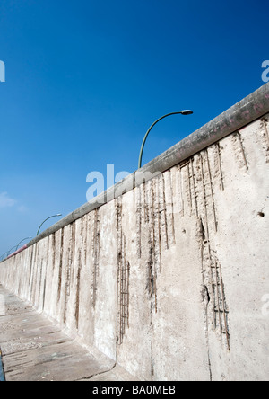 L'un des rares autres sections du Mur de Berlin à l'East Side Gallery à Berlin Banque D'Images