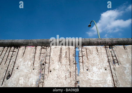 L'un des rares autres sections du Mur de Berlin à l'East Side Gallery à Berlin Banque D'Images