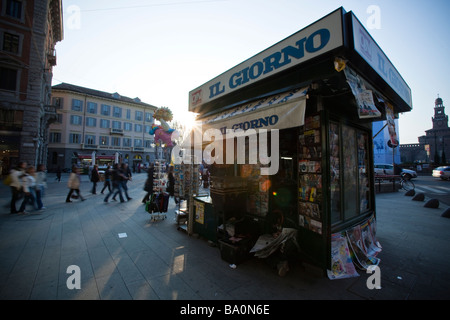 Kiosque Il giorno à Milan, Italie Banque D'Images