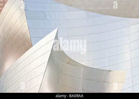 Prise téléphotographique des panneaux de métal couvrant Walt Disney Concert Hall Banque D'Images