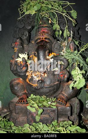 Ganesh de culte dans un temple dans le complexe du palais, Amba Vilas, Mysore Banque D'Images