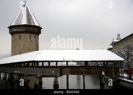 Kapellbrucke Pont de la chapelle à Lucerne Suisse Banque D'Images