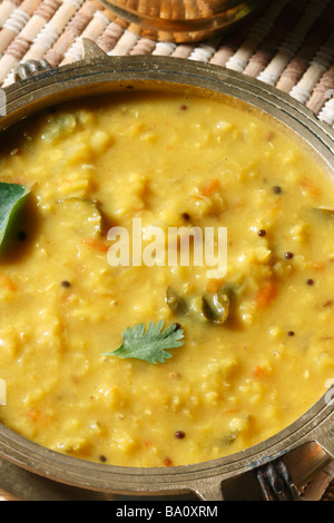 Menthi Pappu est un aliment nutritif andhra dal recette composée de toor dal et feuilles de methi Banque D'Images