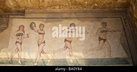 Bikini girl Chambre mosaïque romaine des dix vierges Villa Romana del Casale près de Piazza Armerina Sicile Italie Europe Banque D'Images