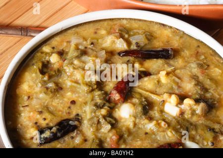 Akukura pappu est un plat végétarien qui est fait à partir d'Bengale gramme dal et feuilles vertes comme Panir aux épinards, épinards, le methi Banque D'Images